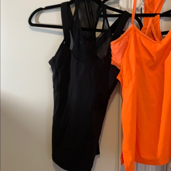 Workout tops - Picture 2 of 4